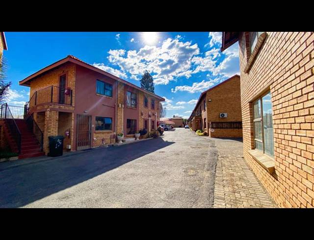 2 BEDROOM TOWNHOUSE FOR SALE IN BRACKENDOWNS